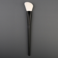 B20 Angled Flat Contour Blush Brush