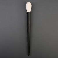 B22 Tulip Shape Blush Highlight Brush